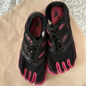 Fila toe shoes 6 used